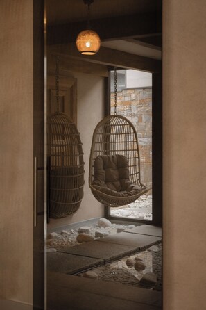 Interior detail - Das Paradies (Laces)