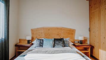 Minibar, escritorio, cortinas blackout y wifi gratis