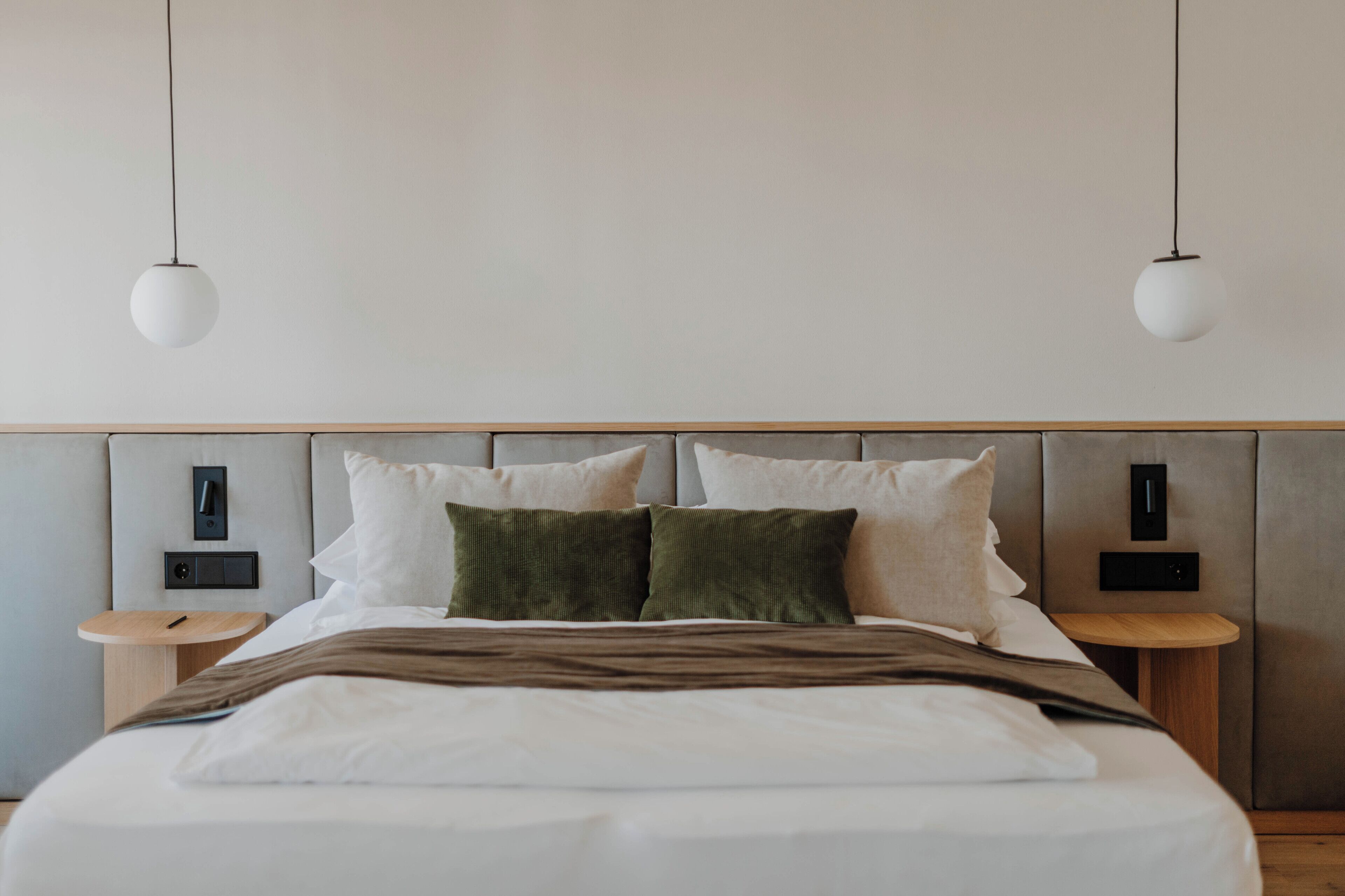 Premium kamer | Een minibar, een bureau, verduisterende gordijnen, gratis wifi