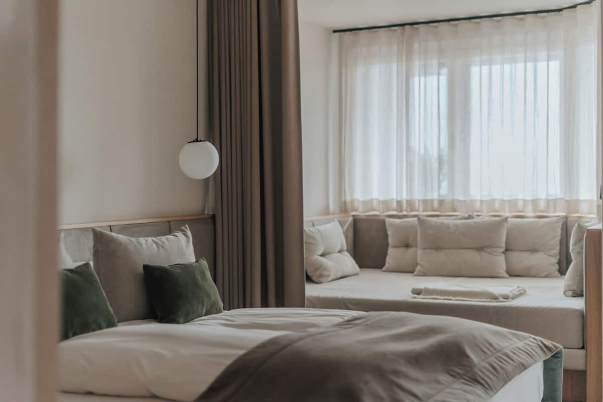 Classic Room | Individually decorated, individually furnished, blackout curtains