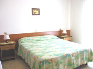 Double or Twin Room, Ensuite | Desk, blackout drapes, free WiFi, bed sheets - B&B Garnì Da Vito (Jesolo)
