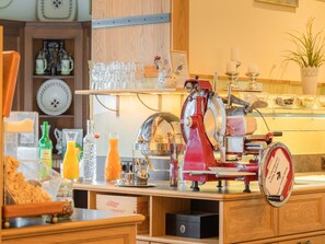 Breakfast buffet - Post Hönigwirt (Kirchschlag in der Buckligen Welt)