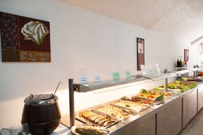 Der serveres morgenmad, frokost og aftensmad