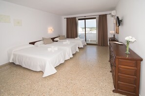 Studio (1-3 pax) | In-room safe, blackout curtains, iron/ironing board, free WiFi