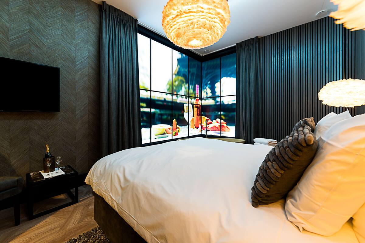 sensation suite | 1 bedroom, premium bedding, pillow-top beds, free minibar items