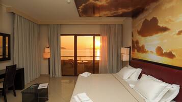 Habitación Deluxe doble, vistas al mar | Ropa de cama de alta calidad, colchones Select Comfort, minibar