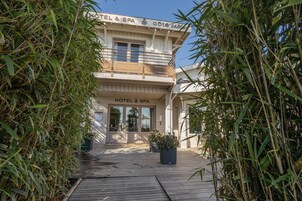 Fachada de la propiedad