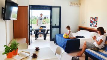 Economy Studio | Individually furnished, desk, iron/ironing board, cots/infant beds