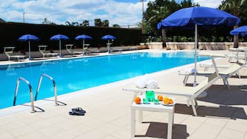 Außenpool, Sonnenschirme