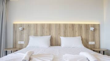 1 habitación, caja de seguridad en la habitación y escritorio