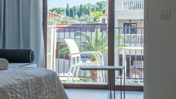 Deluxe Apartment, 1 Bedroom | 1 bedroom, in-room safe, desk, laptop workspace