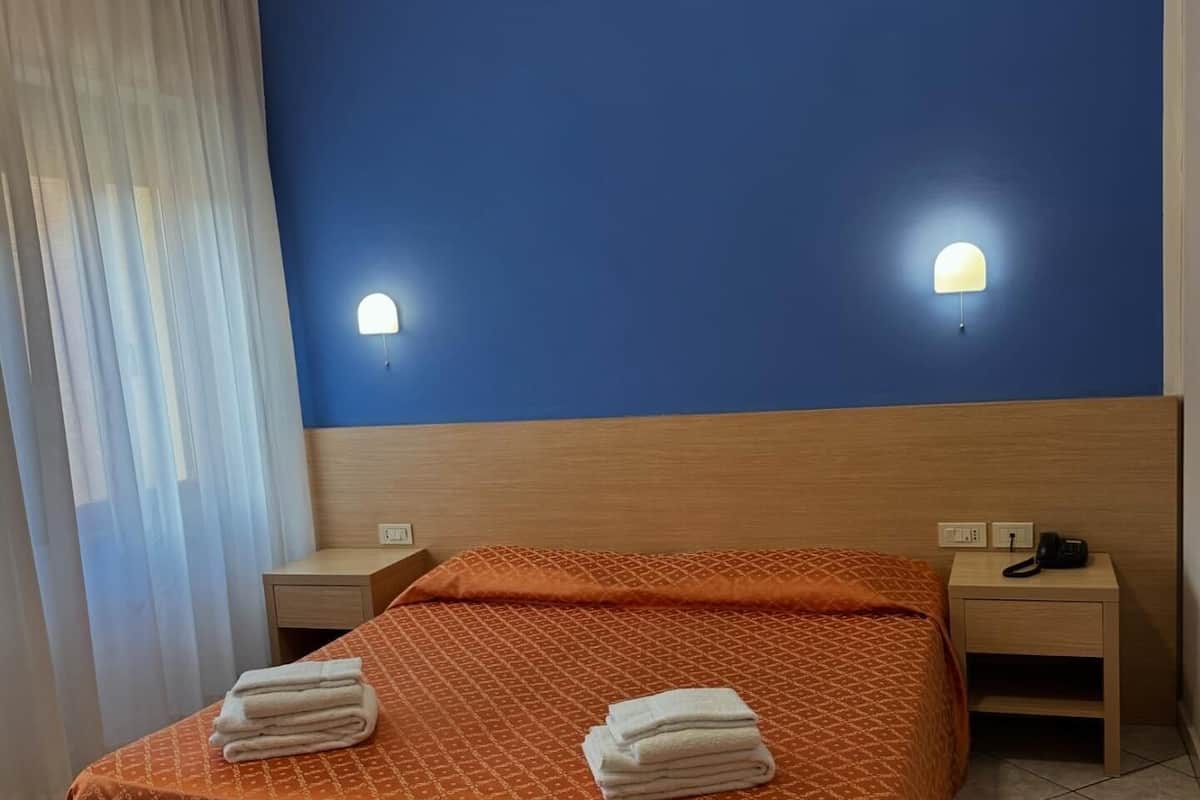 frette italian sheets, select comfort beds, in-room safe