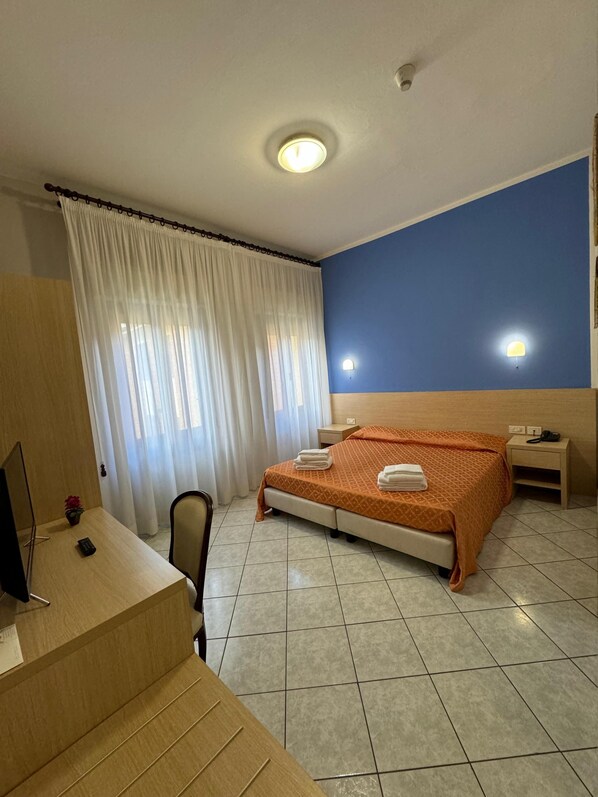 Double Room, 1 King Bed