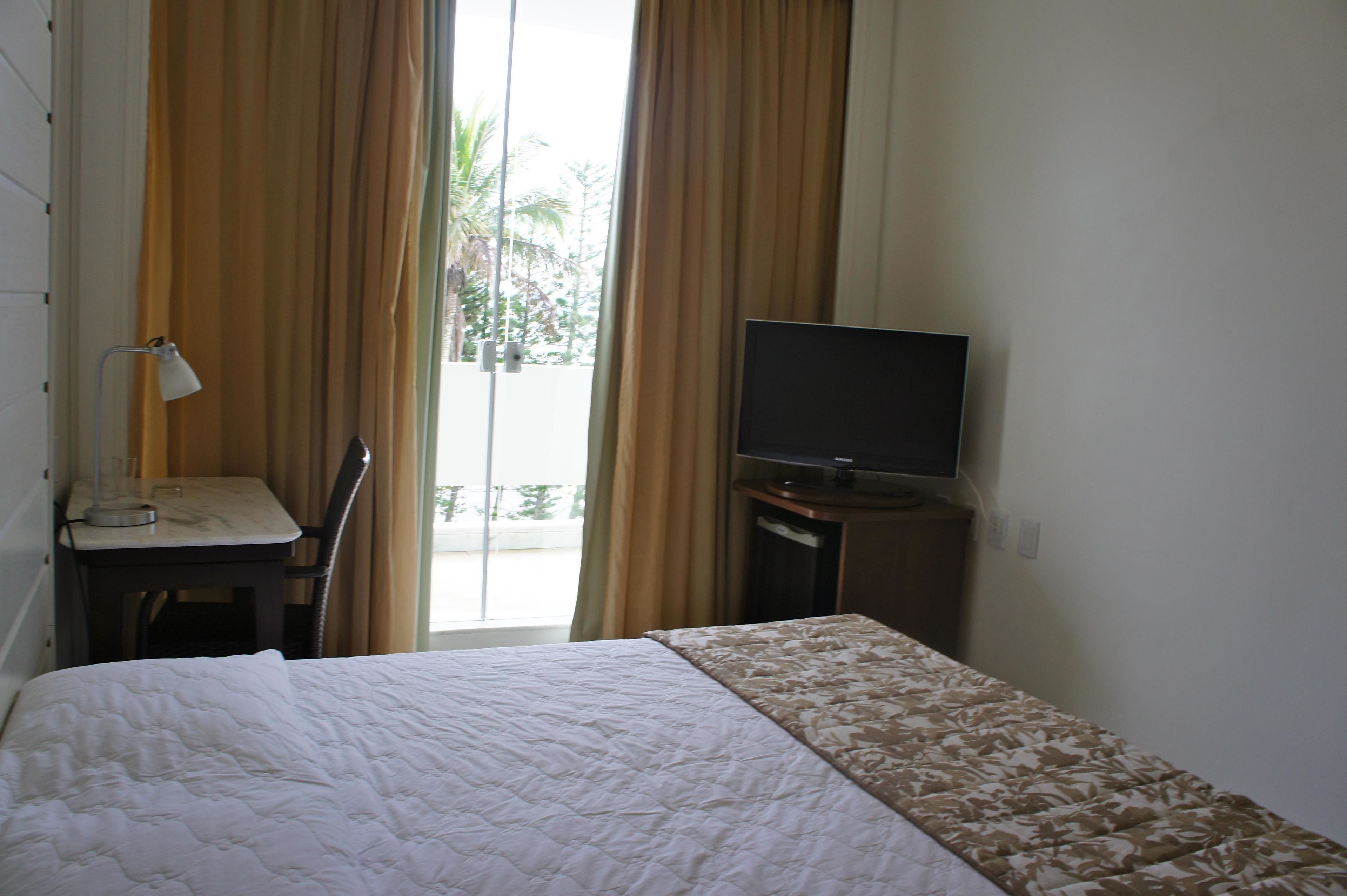 minibar, in-room safe, free wifi, bed sheets