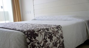 Minibar, caja de seguridad en la habitación, wifi gratis y ropa de cama 