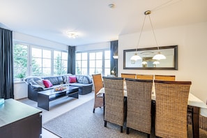Comfort Apartment | Living area | Flat-screen TV - Haus Sonnenwende (Bad Gastein)