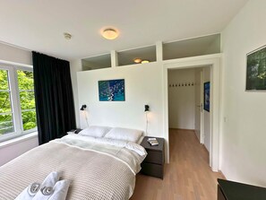 Superior Appartement, Küche, Bergblick | Individuelt dekorert, individuelt innredet og strykejern/-brett