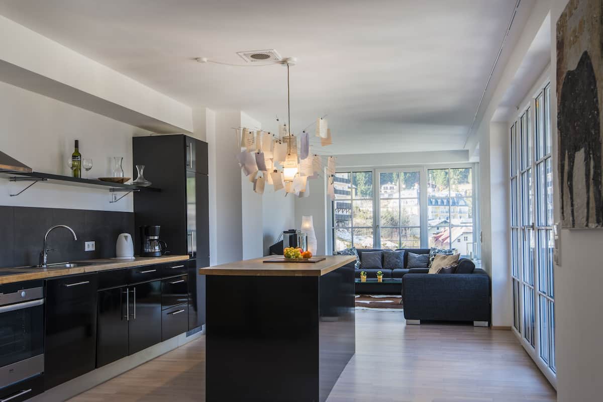 Penthouse, 3 Schlafzimmer | Area soggiorno | TV a schermo piatto