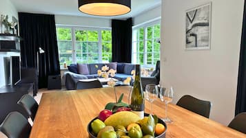 Superior Appartement, Küche, Bergblick | Ruokailu omassa huoneessa