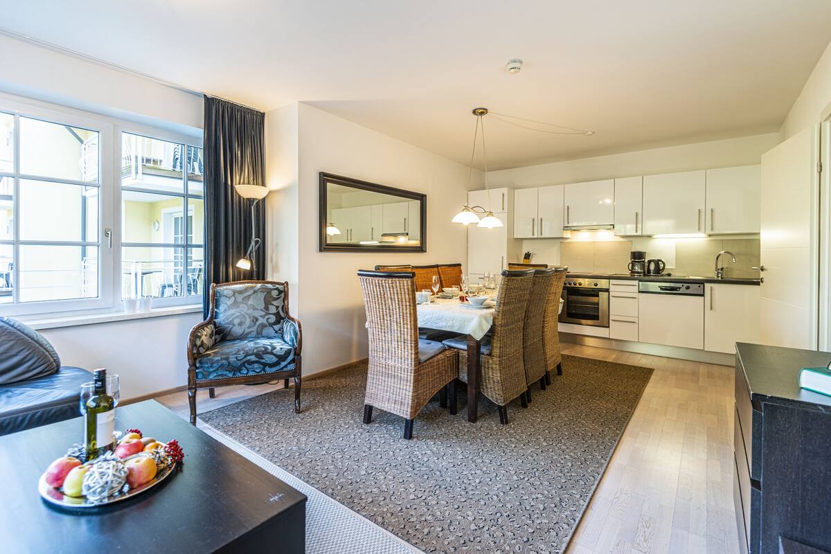 Comfort-Apartment, 2 Schlafzimmer, Küche, Bergblick | Cocina privada | Cafetera o tetera, frigorífico, horno y placa de cocina