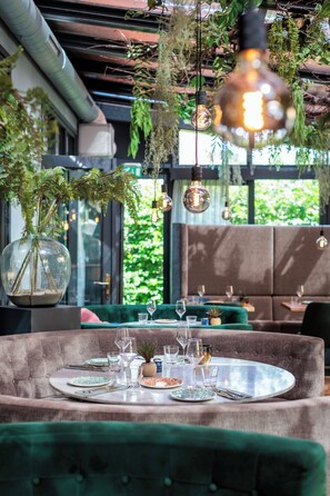Breakfast, lunch and dinner served  - Paviljoen Hotel (Rhenen)