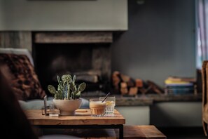 Serves lunch and dinner - Paviljoen Hotel (Rhenen)