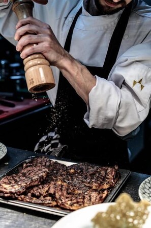 Breakfast, lunch and dinner served - Paviljoen Hotel (Rhenen)