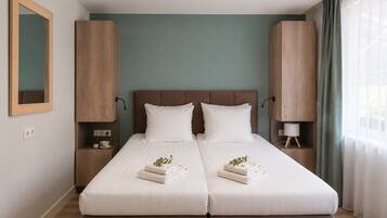 Economy kamer | Luxe beddengoed, pillowtop-bedden, een kluis op de kamer