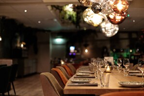 Breakfast, lunch and dinner served