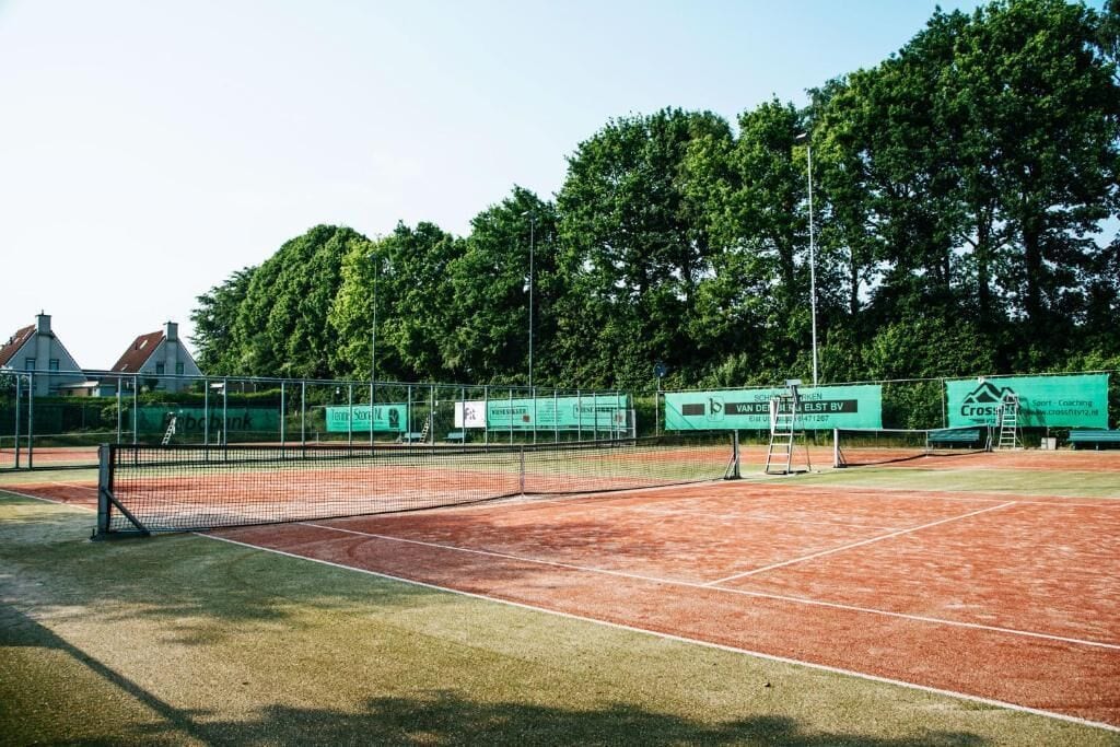 สนามเทนนิส