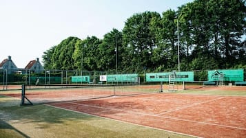 สนามเทนนิส