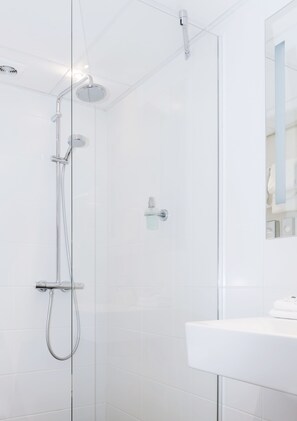 Designer toiletries, hair dryer, towels, soap - Paviljoen Hotel (Rhenen)