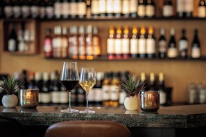 Serves lunch and dinner - Paviljoen Hotel (Rhenen)
