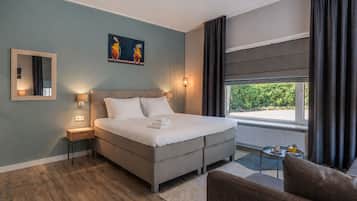 Comfort tweepersoonskamer, op benedenverdieping | Luxe beddengoed, pillowtop-bedden, een kluis op de kamer