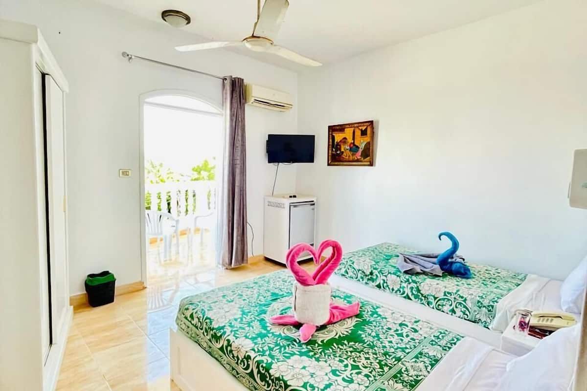 deluxe double room, smoking, river view | rollaway beds, free wifi, bed sheets