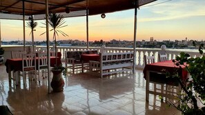 ランチ、ディナーに営業 (郷土料理)