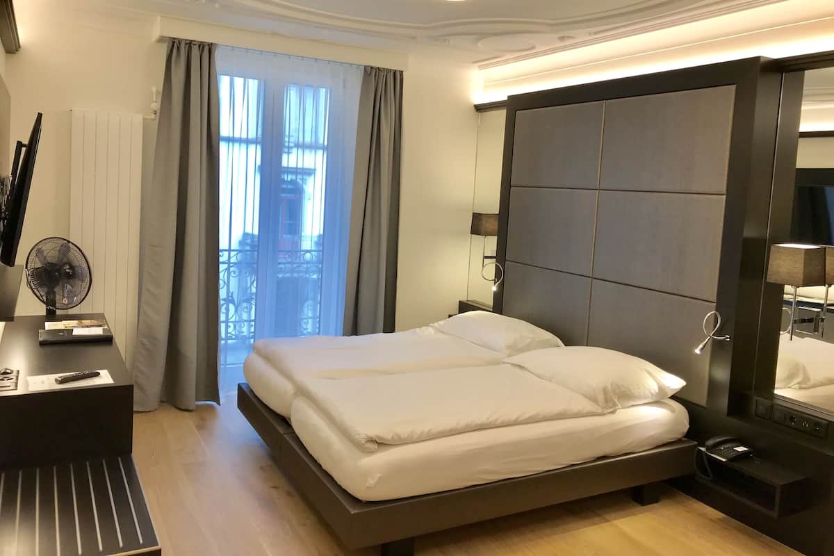 Chambre Double Deluxe (Design) | Literie de qualité supérieure, coffres-forts dans les chambres, bureau