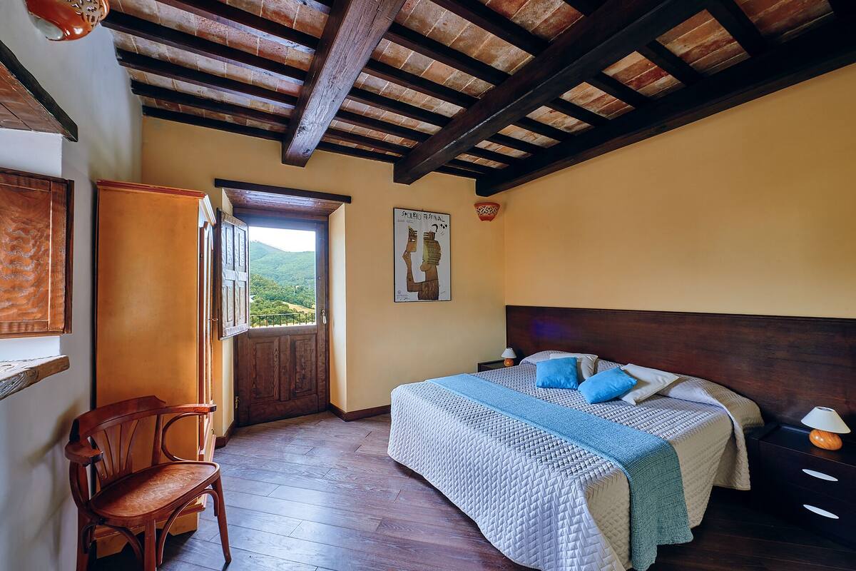 Premium Apartment, Balcony, Hill View | Premium bedding, down duvets, soundproofing, iron/ironing board