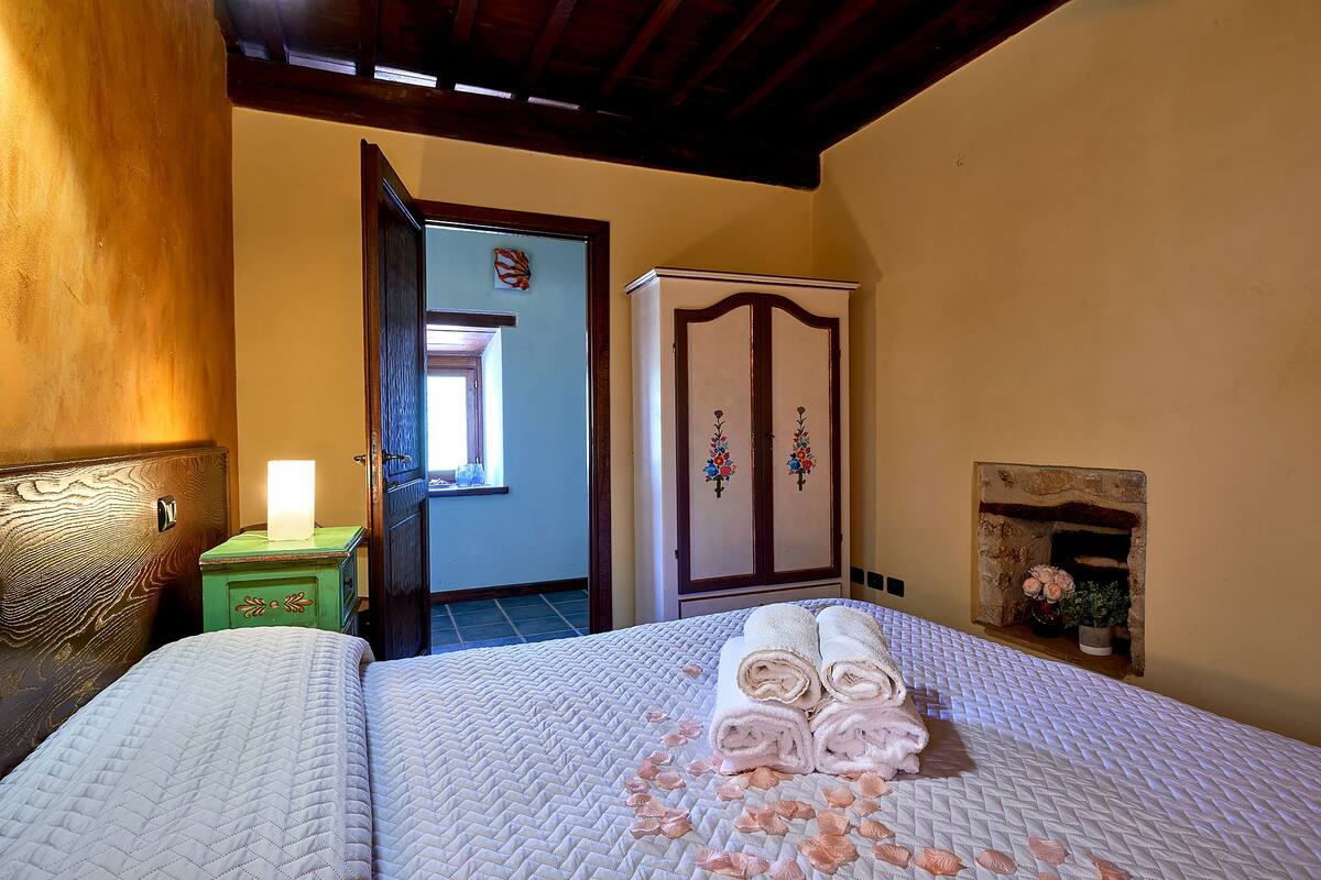 Comfort Apartment, Kitchen, Mountain View | Premium bedding, down duvets, soundproofing, iron/ironing board