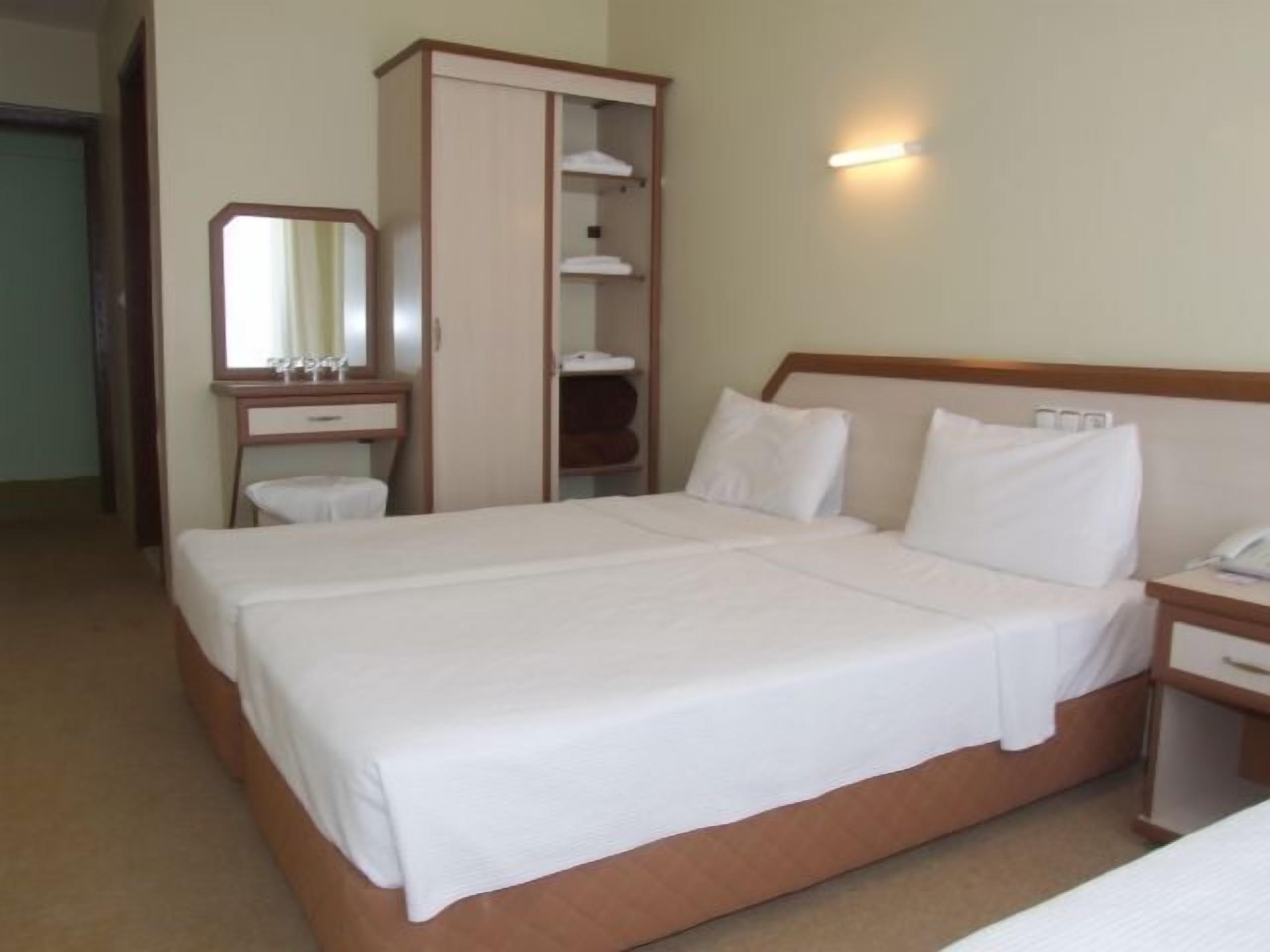 basic triple room | 1 bedroom, minibar, soundproofing, free wifi