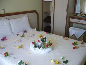 Standard Twin Room | Minibar, soundproofing, free WiFi, bed sheets