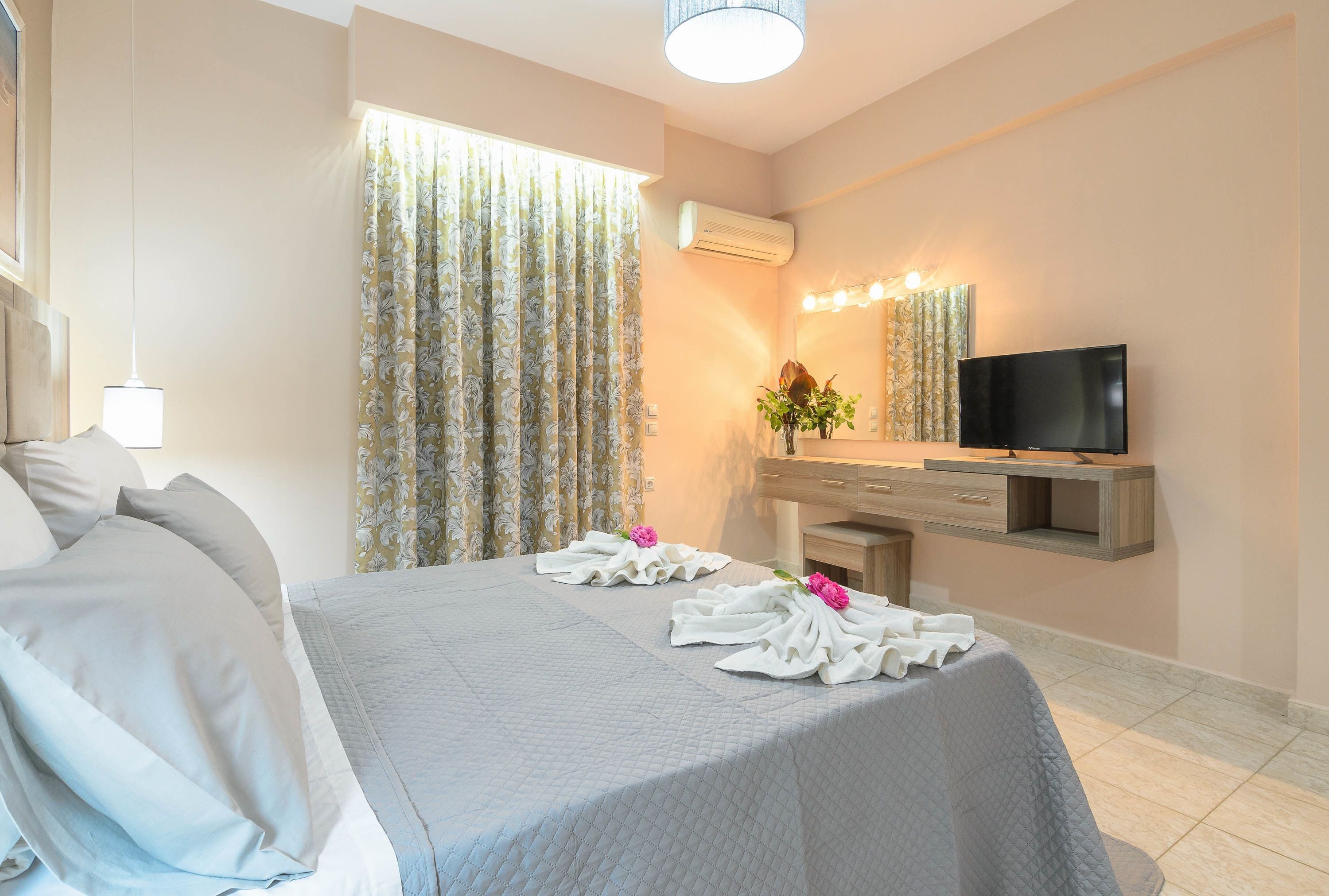 superior studio | soundproofing, free wifi, bed sheets