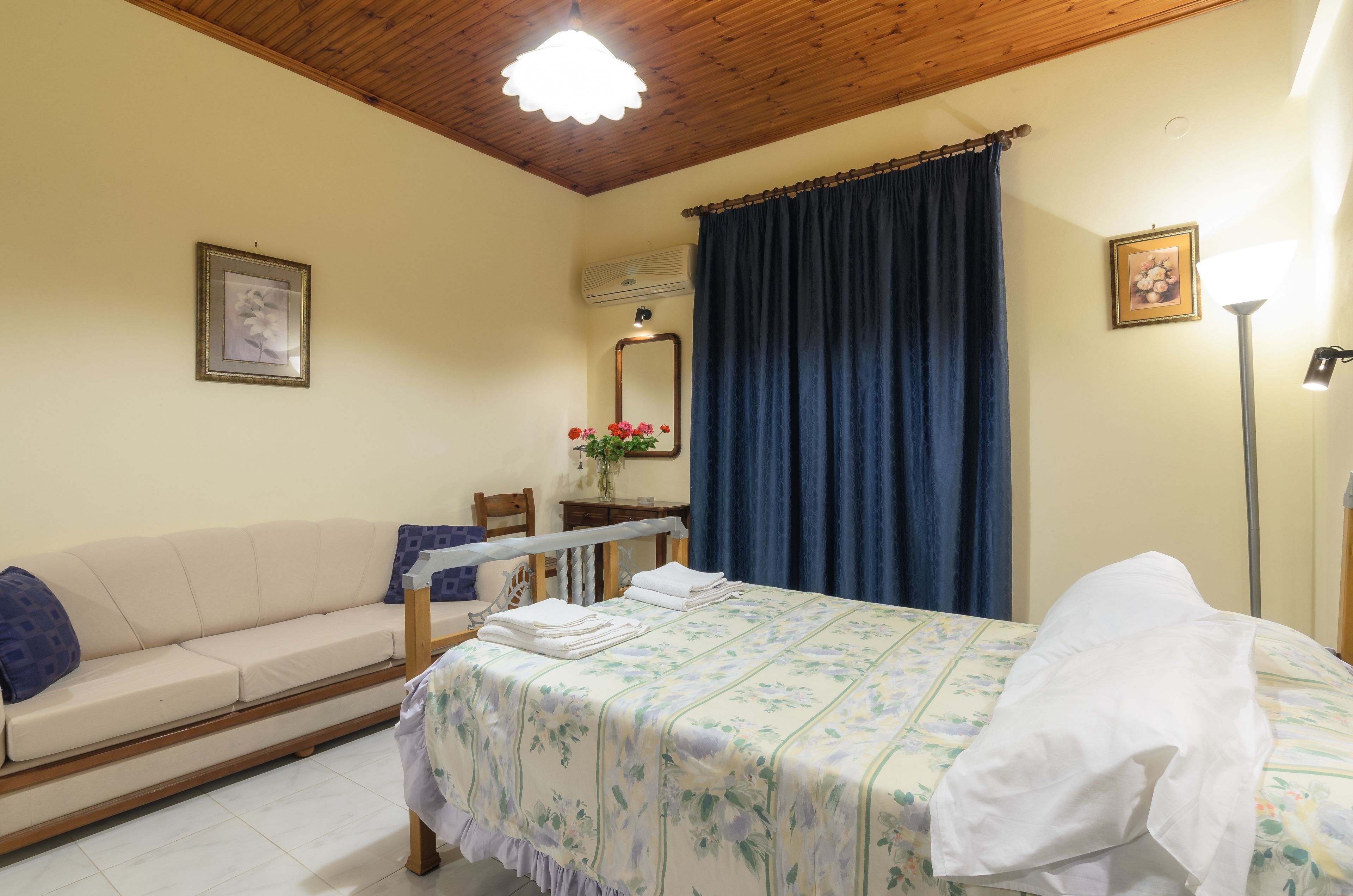 soundproofing, free wifi, bed sheets