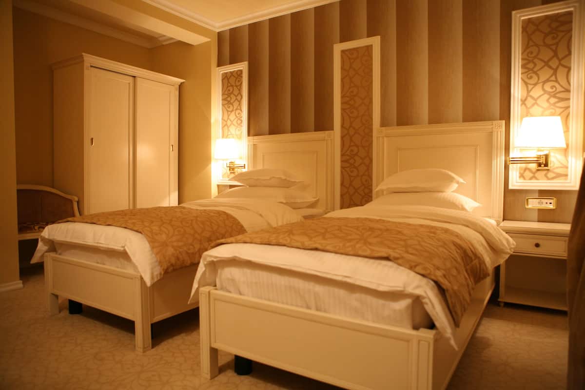twin room | 1 bedroom, premium bedding, minibar, desk