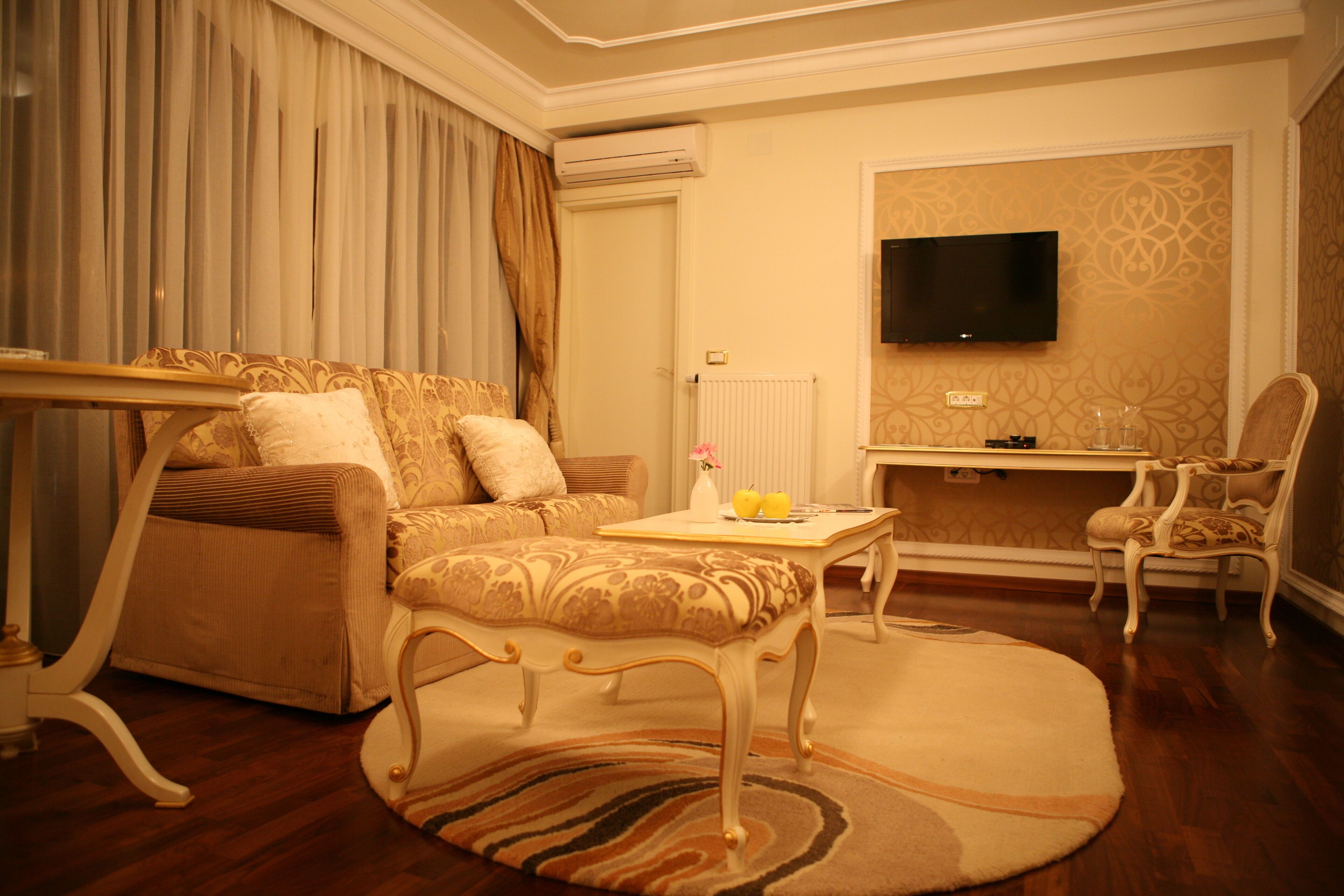 standard apartment, 1 bedroom | living room