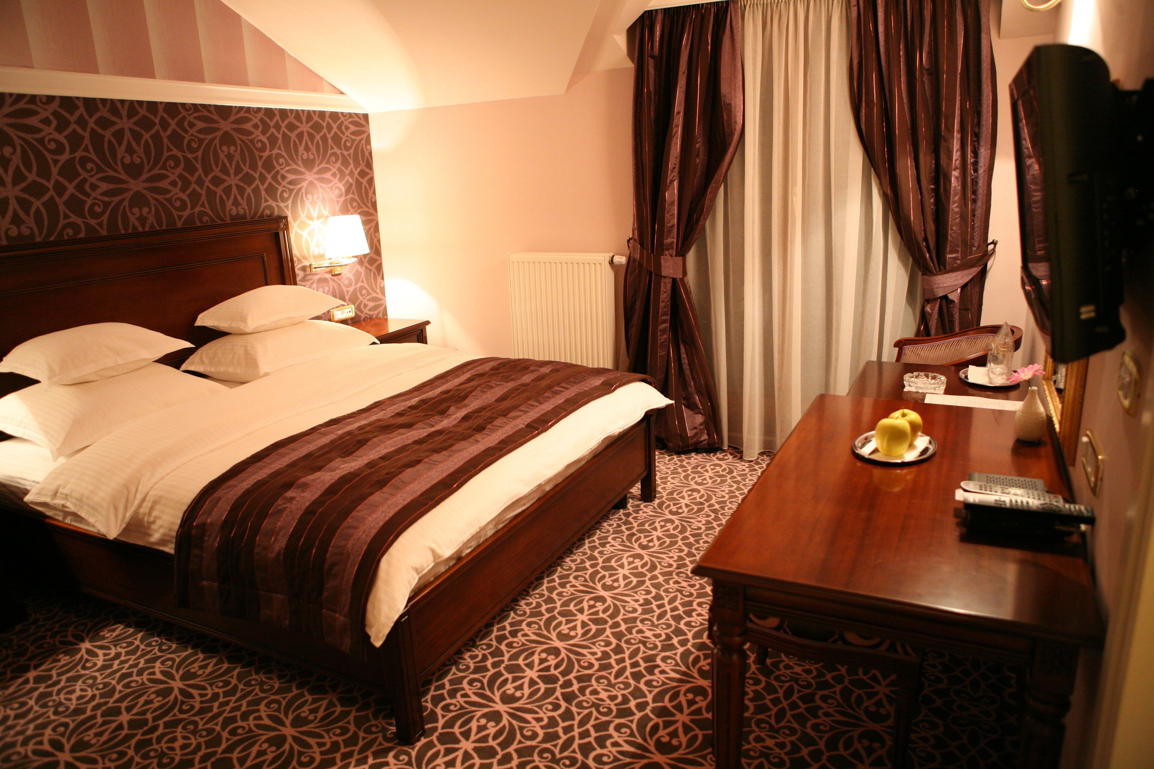 double room | 1 bedroom, premium bedding, minibar, desk