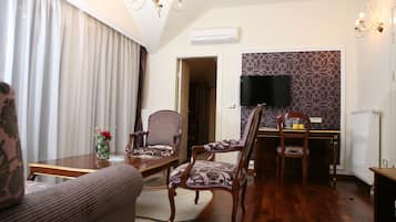Standard Apartment, 2 Bedrooms | Living room