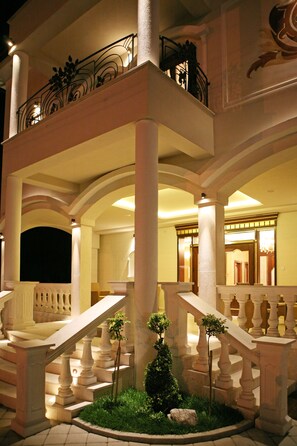 Front of property - Hotel Vila Viktorija (Banja Luka)