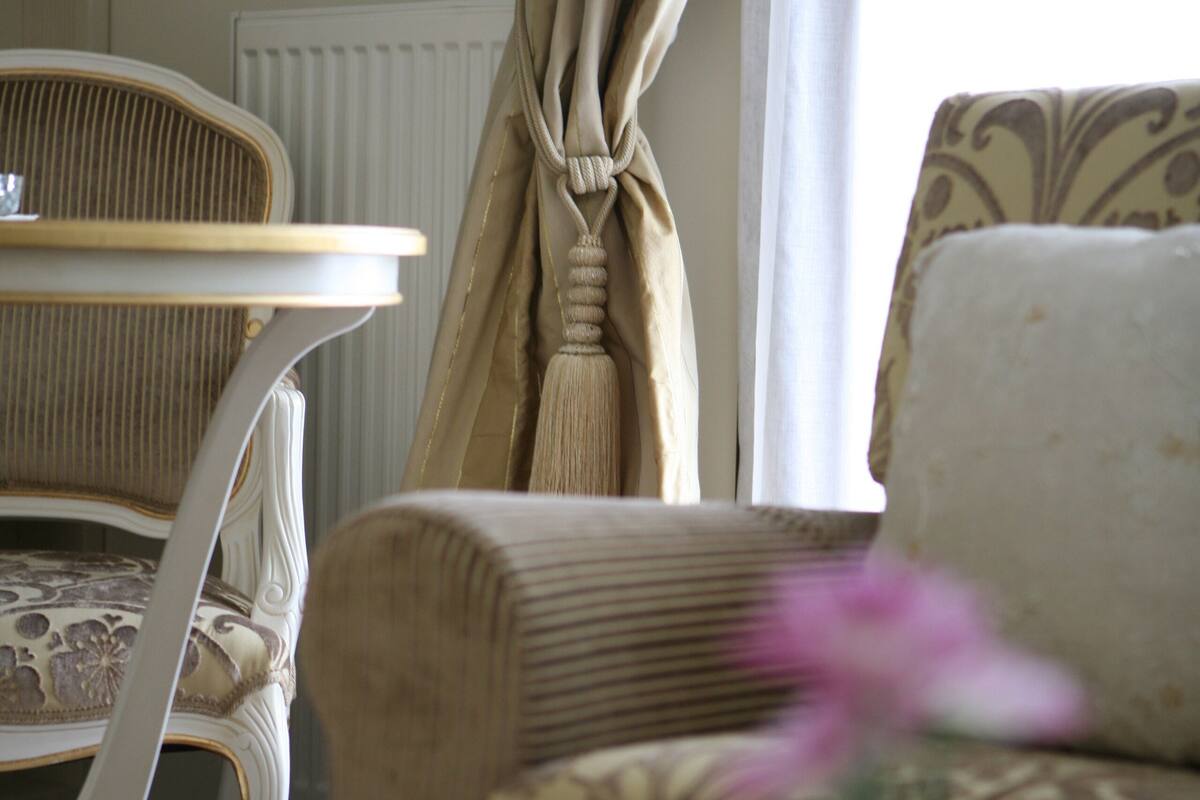 standard apartment, 1 bedroom | living room