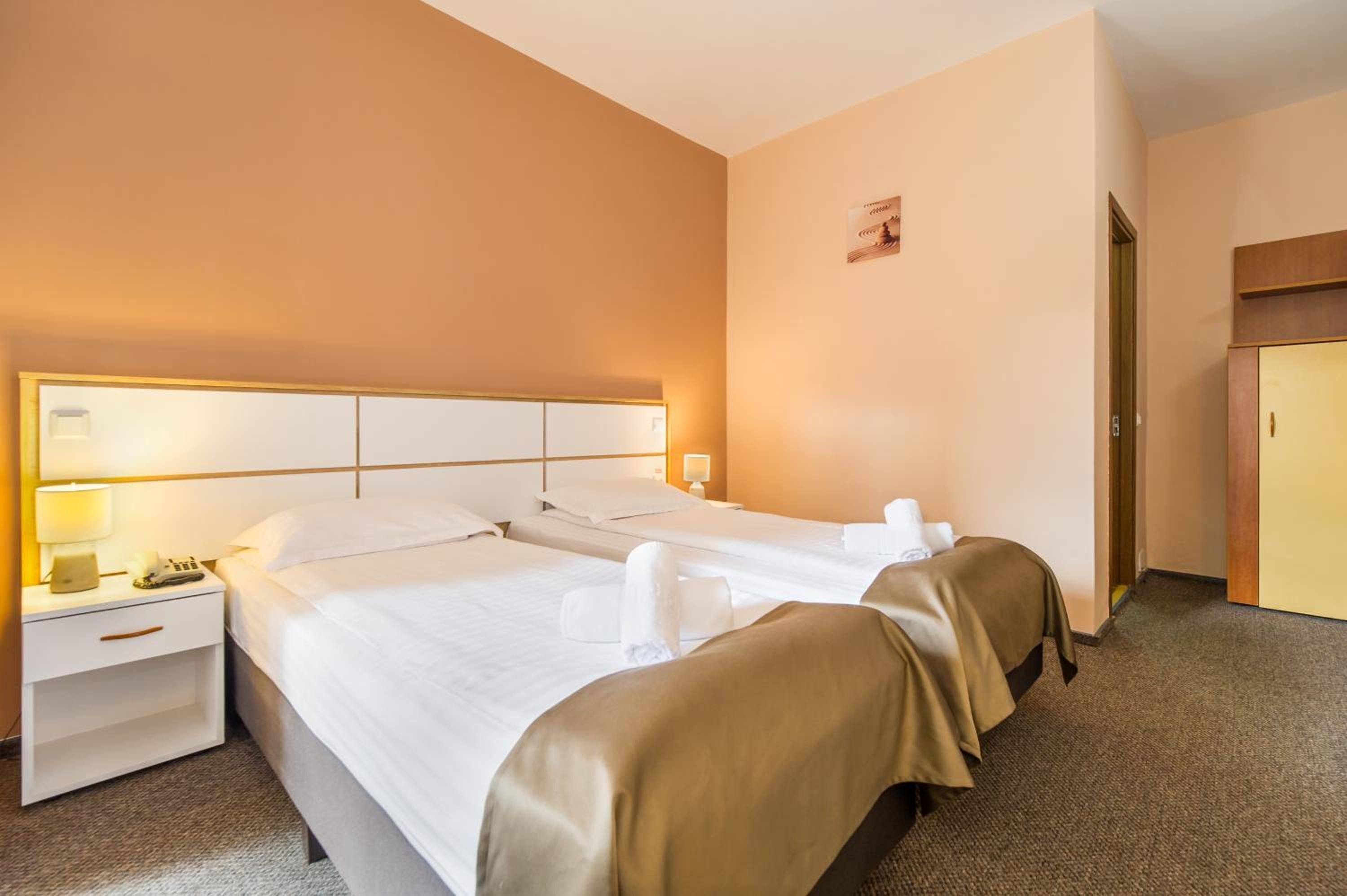 minibar, in-room safe, soundproofing, iron/ironing board